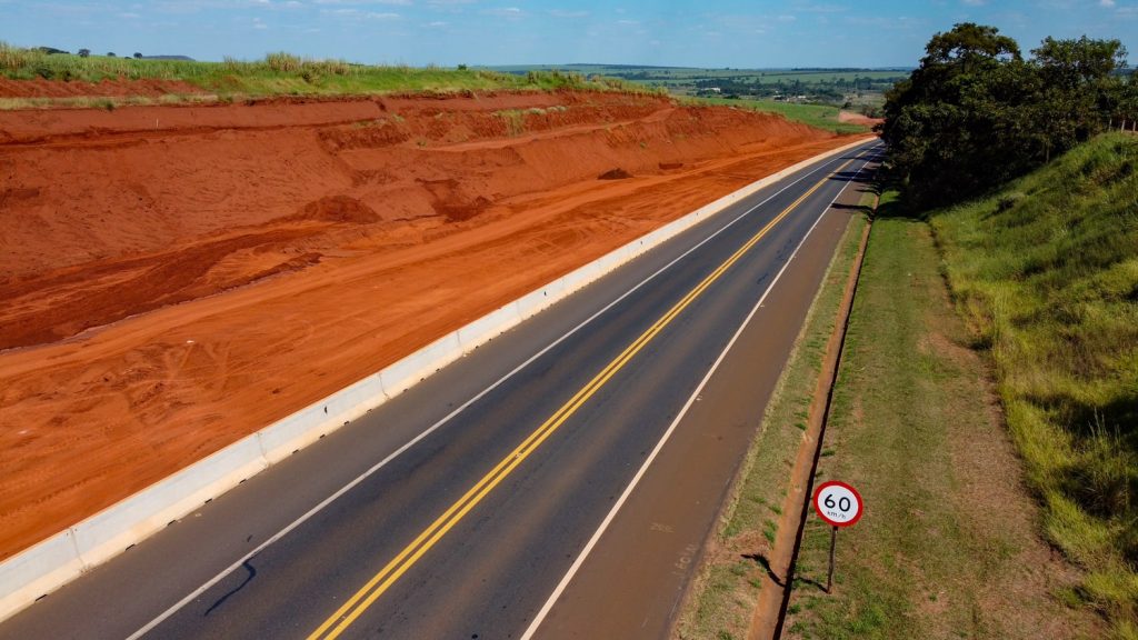Foto: Barreira Segurvia em estrada