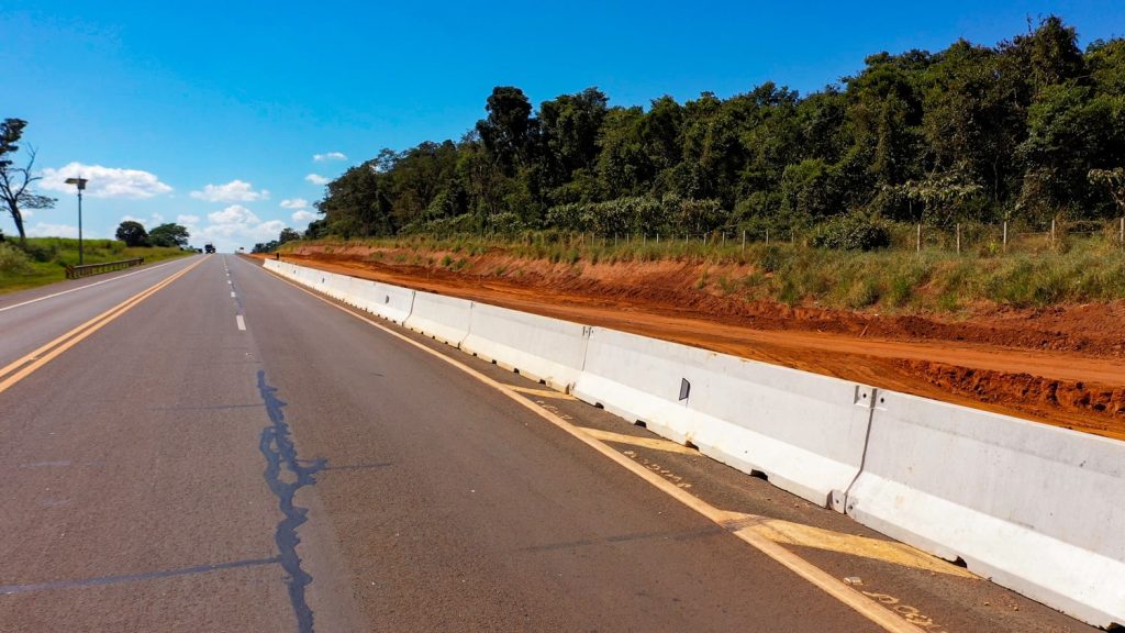 Foto: Barreira Segurvia em estrada